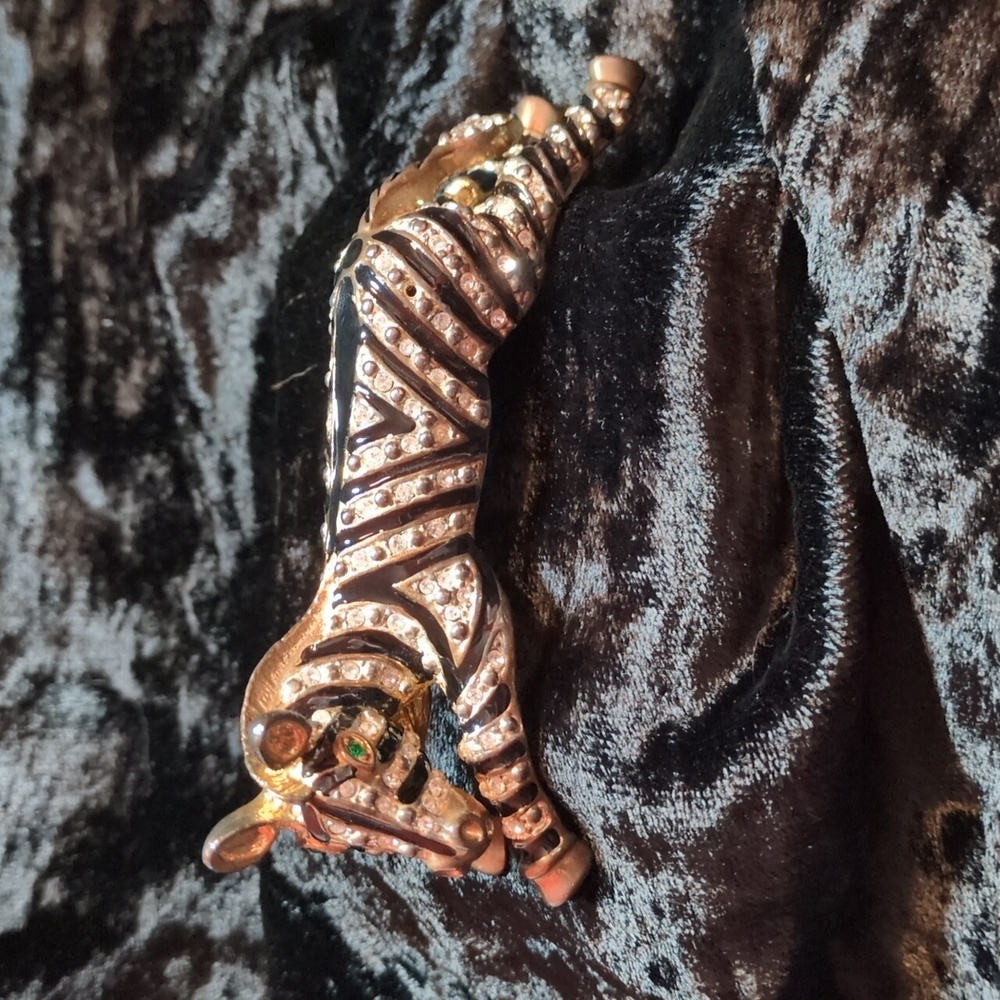 Vintage Zebra Shoulder Pin